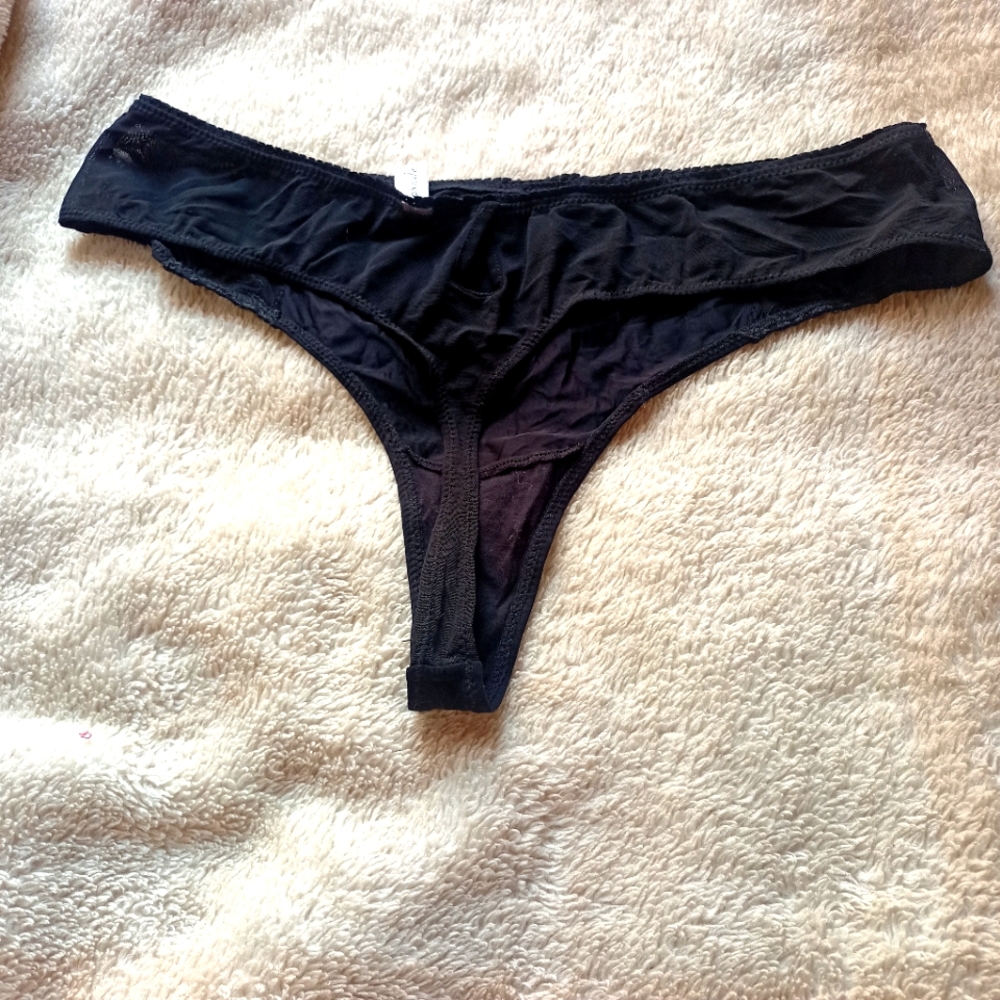 Stylish thong - Picture 2 of 3